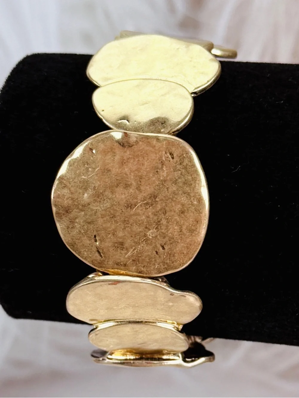 Pretty goldtone, hammered costume stretch bracelet